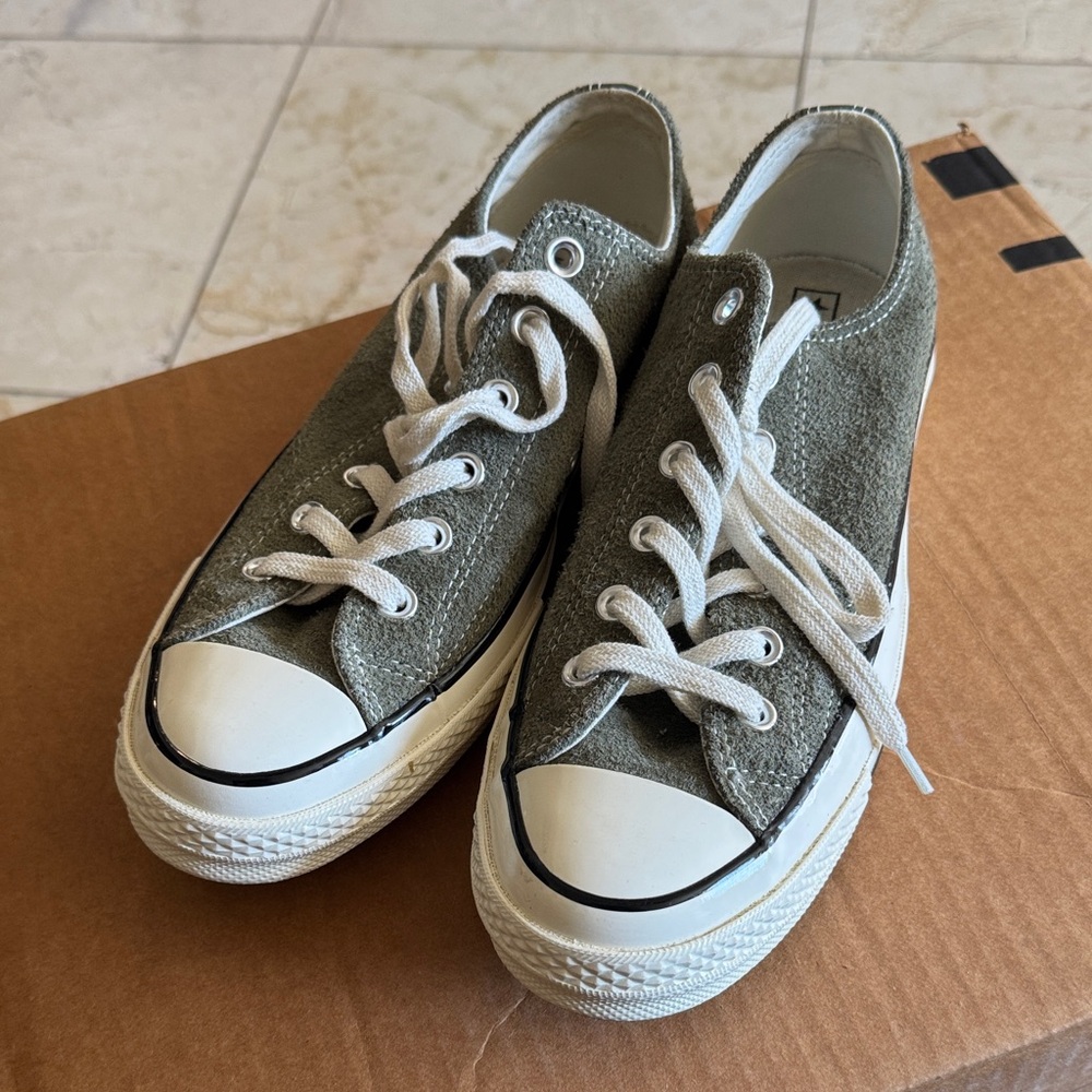Brand new, unisex olive green suede converse Chuck Taylor All Star 70 Ox